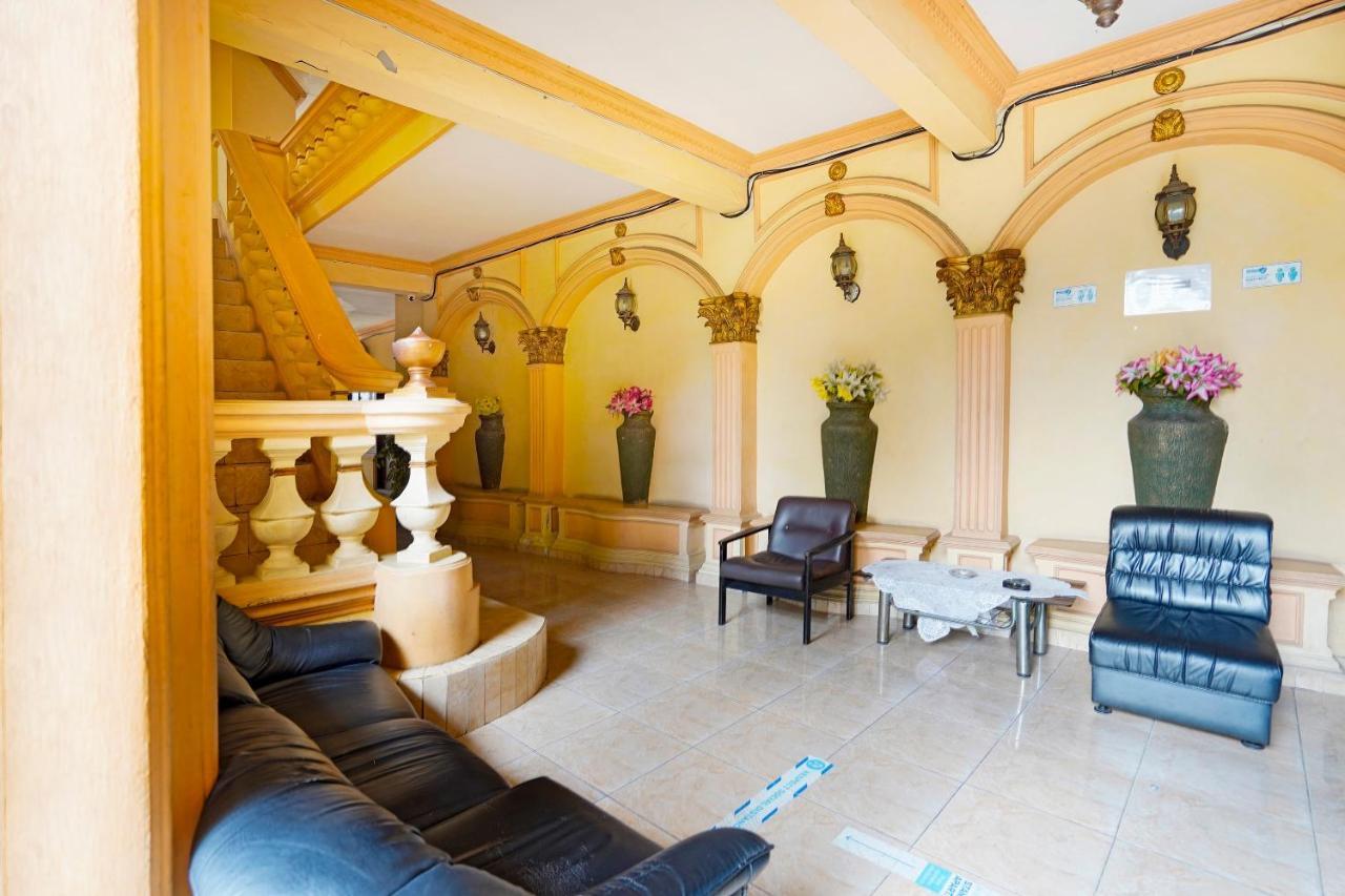 Oyo 91390 Kost Grand Royal Elite Hotel Surabaya Exterior foto